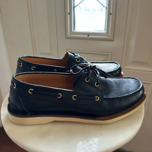 Gucci Web Accent Leather Boat Shoes Men’s Size 9.5 Dark Blue Excellent Condition